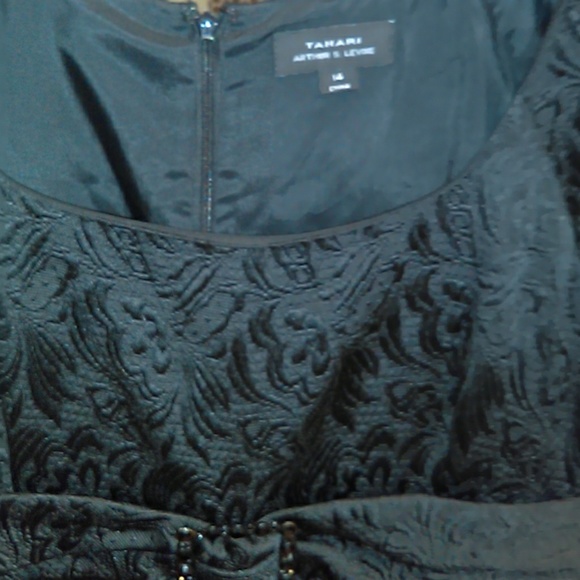 Tahari Black brocade design - Picture 5 of 7